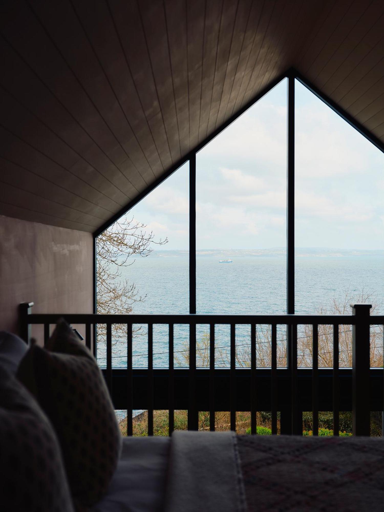 1-Bed Luxury Seafront Cabin In Heart Of Newlyn, Mousehole Экстерьер фото